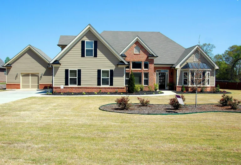 Beautiful family home with a well-maintained exterior and landscaping in Macomb